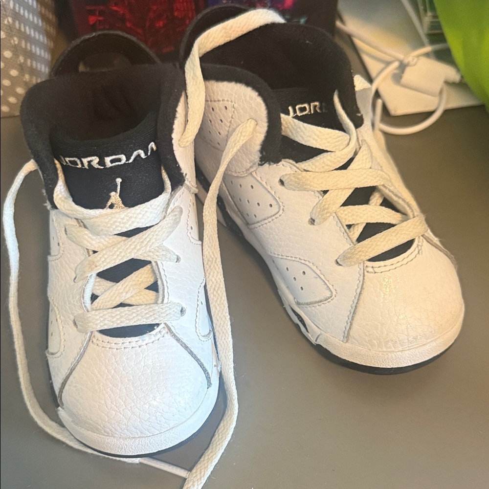 Jordan “Oreo” 6 Kids White Sneakers